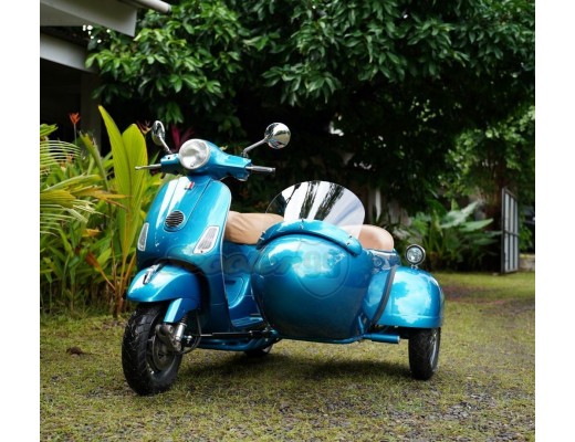 Vespa LX150 Blue Sidecar – A Contemporary Interpretation of Classic Italian Charm